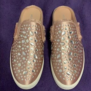 NEVER BEEN WORN-Aldo slip on sneakers